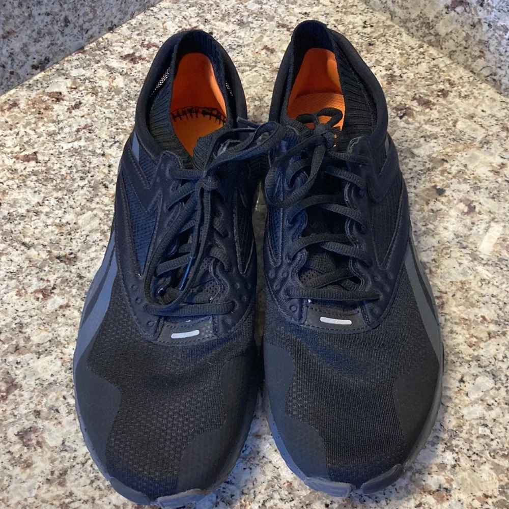 Reebok - Picture 2 of 5